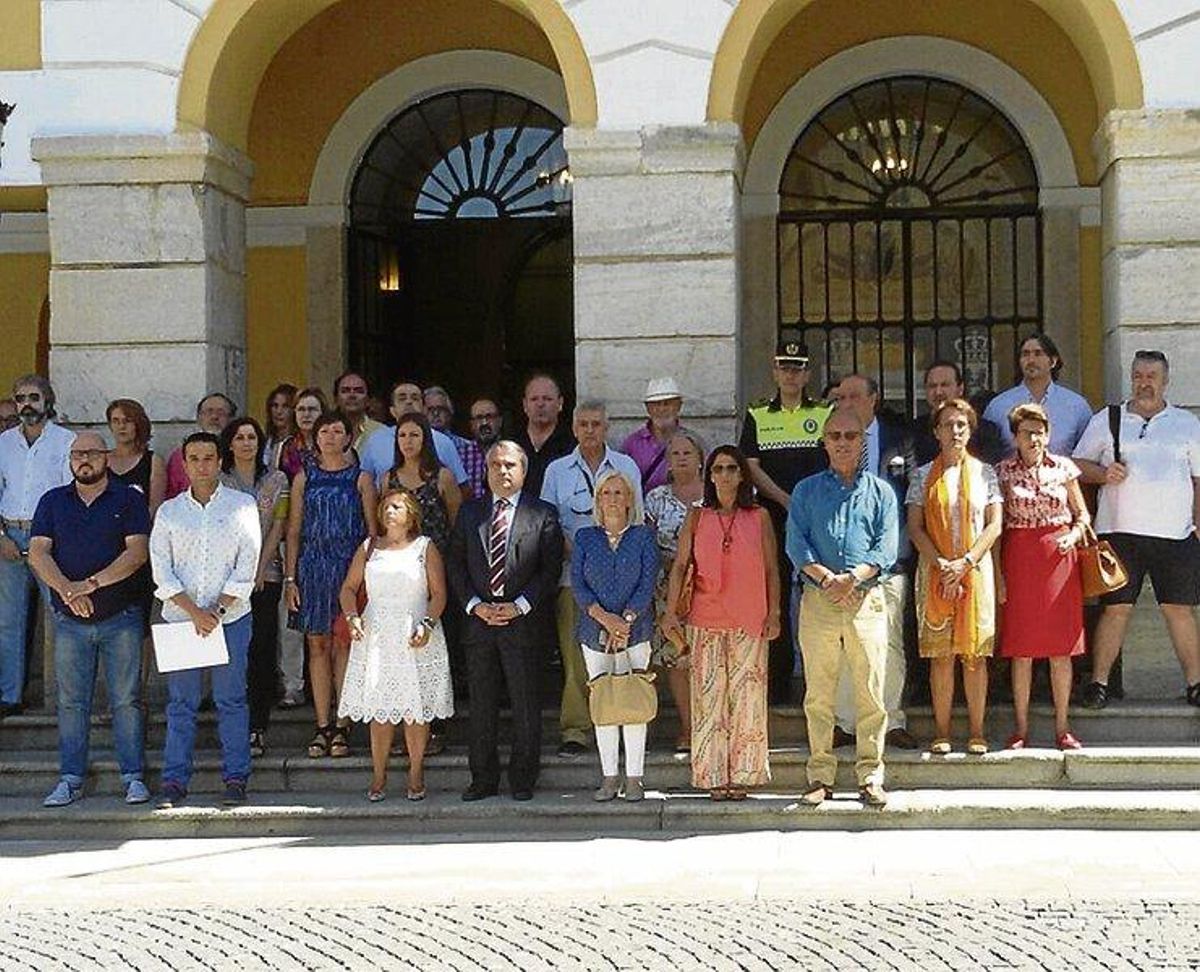 Extremadura muestra su dolor con concentraciones silenciosas