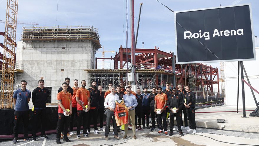 Visita del primer equipo masculino del Valencia BC al Roig Arena