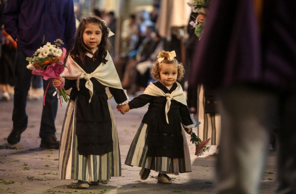 Ofrenda de flores a la Virgen