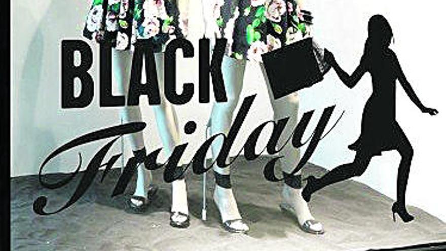 Escaparate de tienda señalizado con el &quot;Black friday&quot;. |