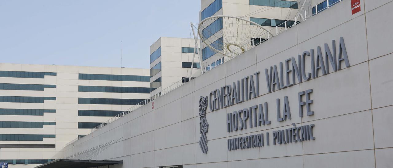 El Hospital La Fe de València ha realizado una operación &quot;pionera&quot; en España a una menor de 14 años.