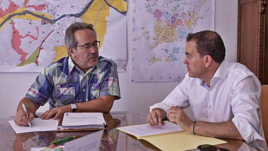 Francisco Guarido y Francisco José Requejo, durante la reunión mantenida este jueves.