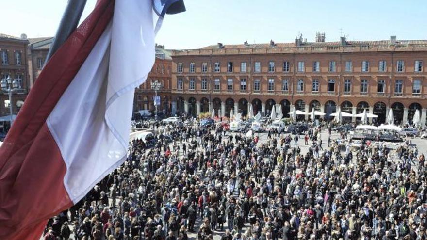 Homenaje en la plaza del Capitolio de Toulouse a las siete víctimas del yihadista Merah.