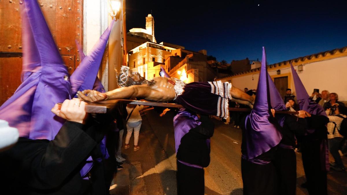 Semana Santa en Ibiza: Procesión del Santísimo Cristo del Cementerio el Lunes Santo