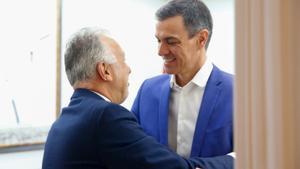 Sánchez recibe emocionado a Torres