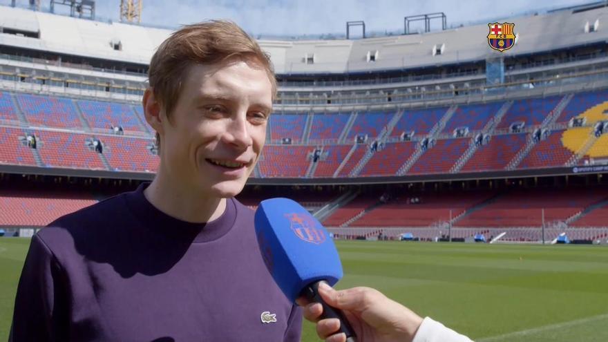 El ciclista Jonas Vingegaard, campeón de la Volta, visita el Spotify Camp Nou