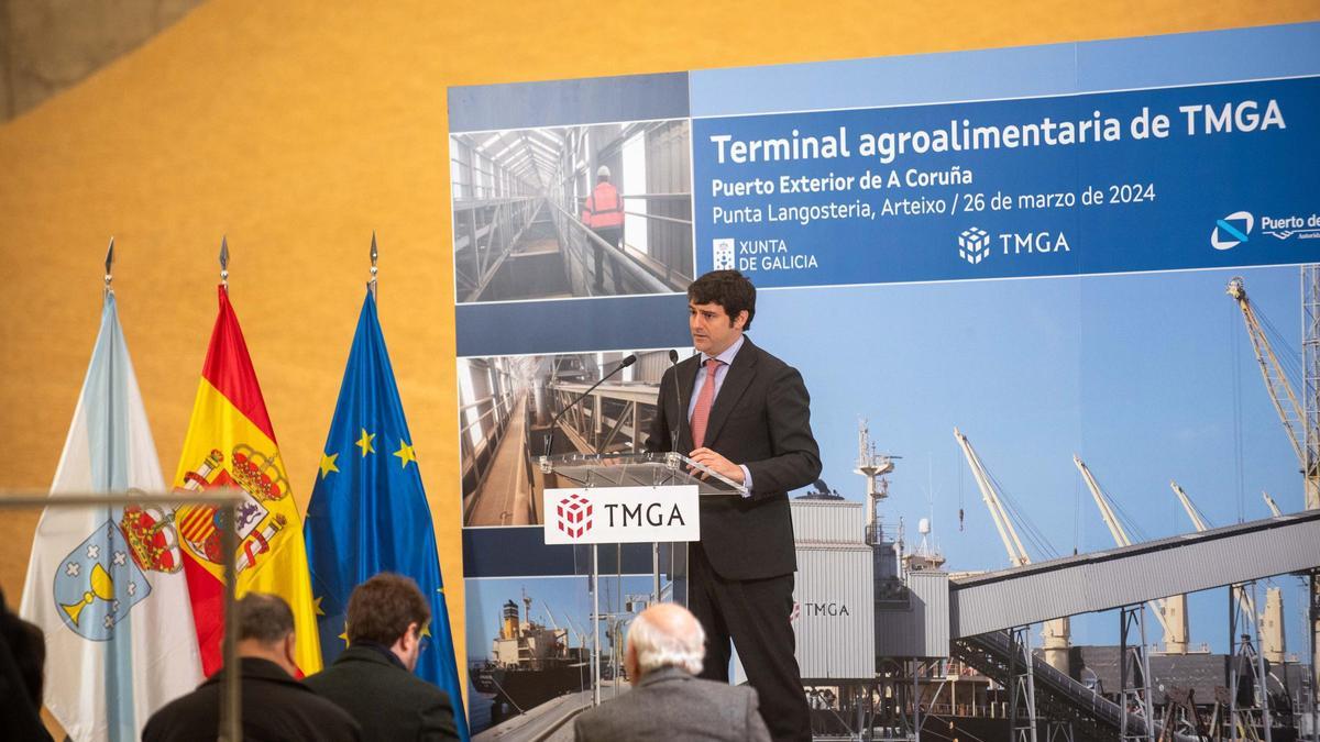 Inauguración del circuito de descarga de cereal de TMGA en el puerto exterior