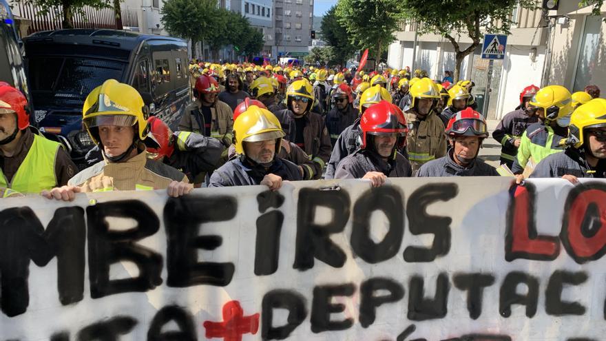 Los bomberos comarcales se manifiestan en Compostela