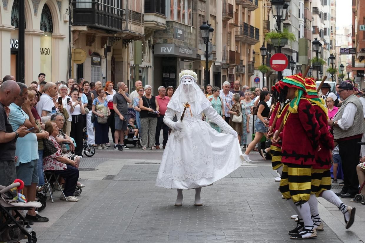 Castelló recibe con honores al Santísimo en la procesión del Corpus Christi
