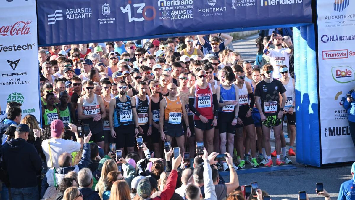 Así ha sido la salida de la Media Maratón de Alicante
