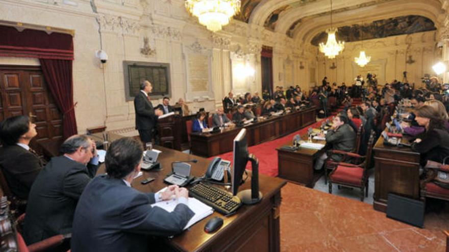 Vista del salón de plenos durante la intervención del alcalde.