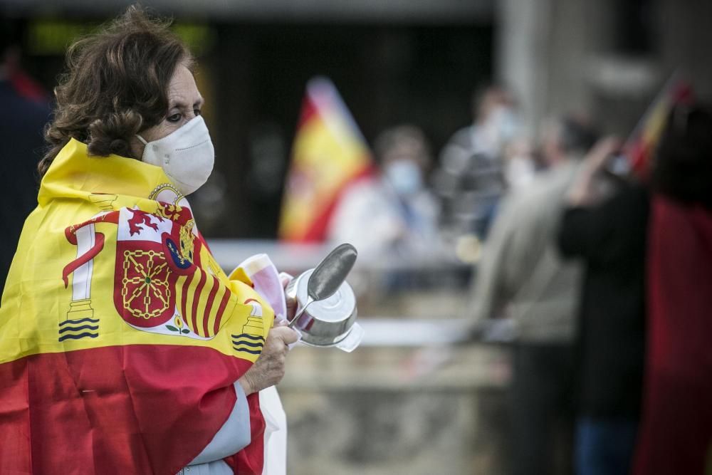 Cacerolada contra el gobierno en la plaza San Miguel, en Oviedo