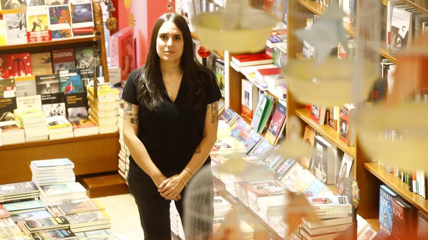 Lucía Solla Sobral, ganadora del Cálamo al Libro del año por 'Comerás flores': "Jamás me imaginé que hubiera tanto maltrato dentro de las relaciones"