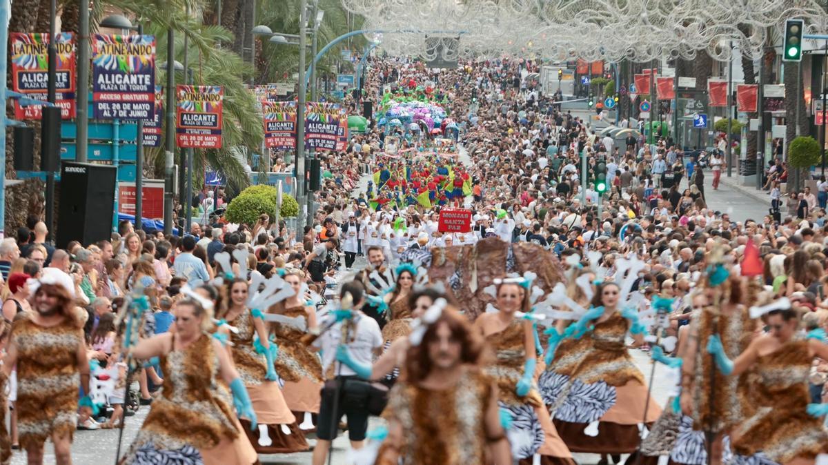 El desfile del Ninot de las Hogueras 2026 en Alicante, en imágenes