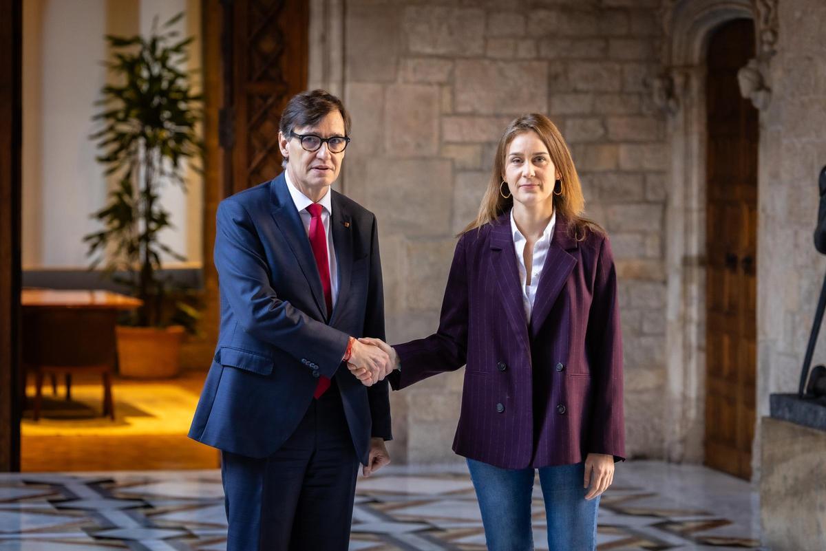 El president Salvador Illa, y la líder de los Comuns, Jéssica Albiach, en el Palau de la Generalitat.