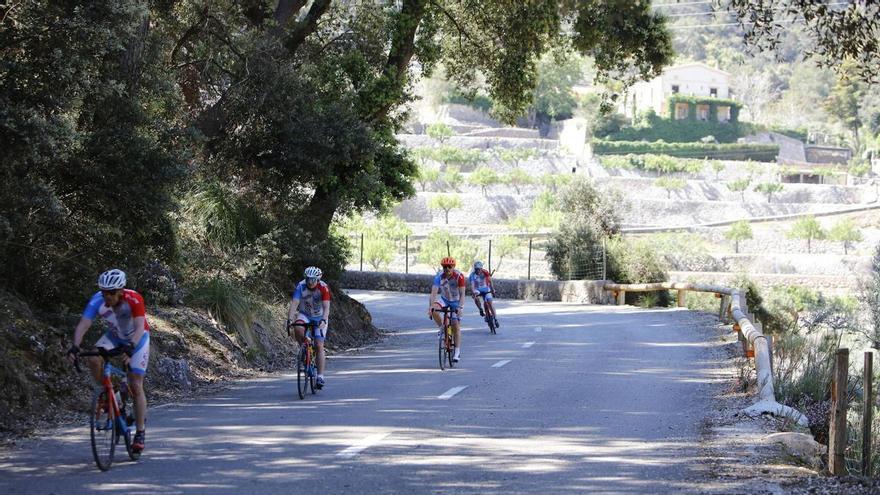 Auf dem Sóller-Pass kollabiert: 66‑Jähriger kippt vom Rad und stirbt