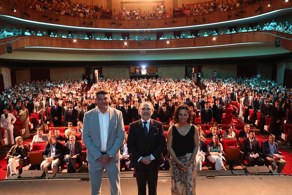 La Escuela de Ingeniería entrega sus diplomas a 243 estudiantes La Escuela de Ingeniería entrega sus diplomas a 243 estudiantes