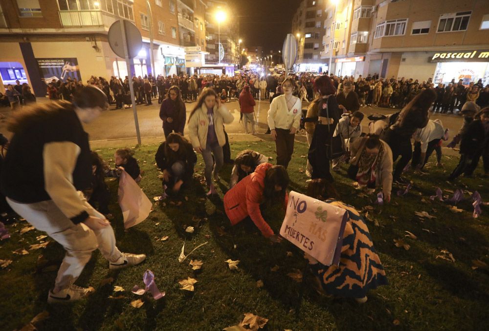 Sagunt grita contra la violencia machista el 25N