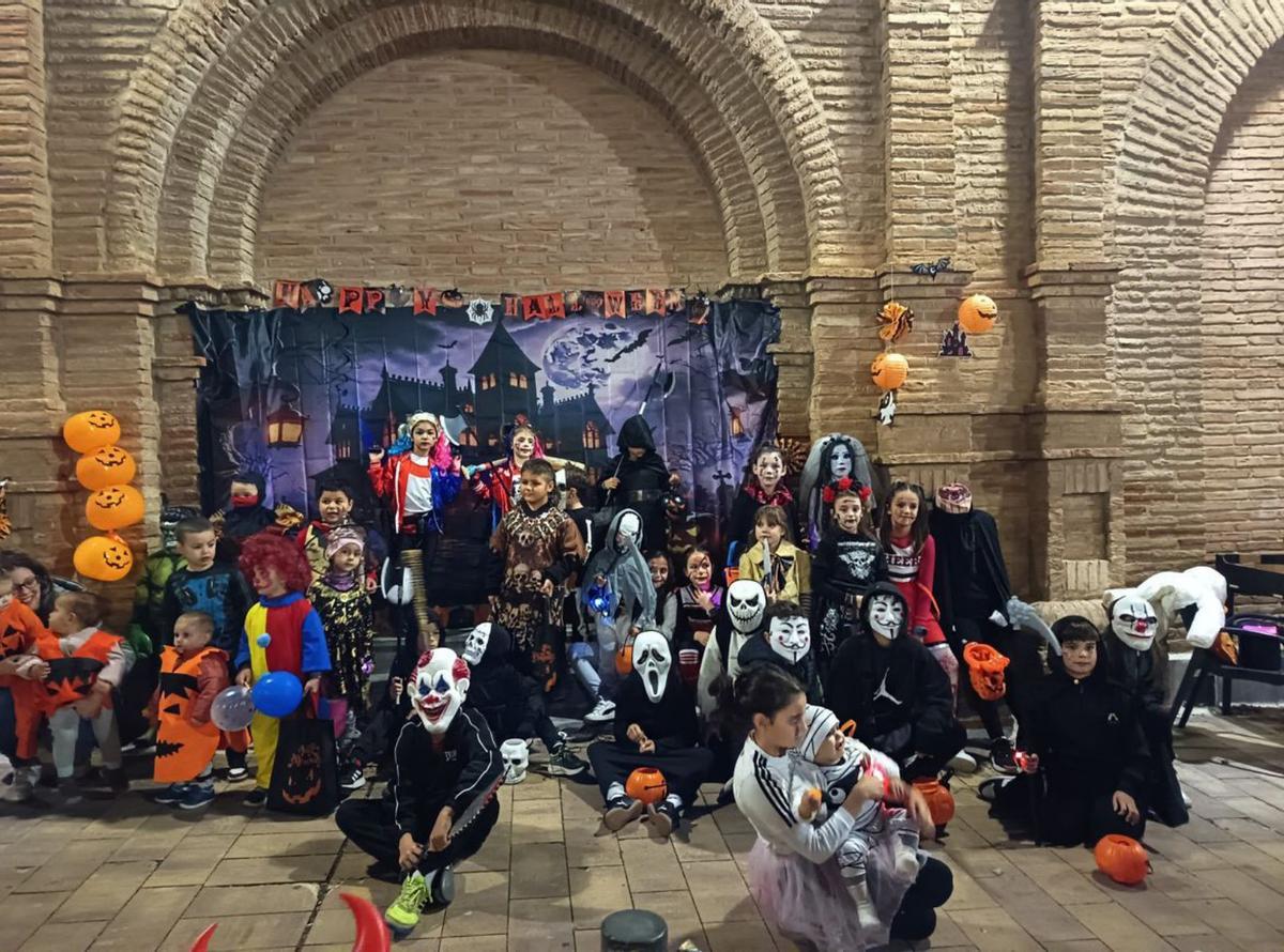 Los niños de Paniza volvieron a crear un ambiente de misterio y terror en Halloween.  | SERVICIO ESPECIAL