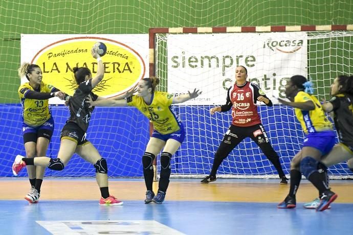 26-02-20 DEPORTES. PABELLON DE LAS REMUDAS. BARRIO DE LAS REMUDAS. TELDE. Partido de balonmano femenino entre el Remudas Rocasa y el Guardés disputado en Pabelloon Antonio Moreno del barrio teldense de Las Remudas.    Fotos: Juan Castro.  | 26/02/2020 | Fotógrafo: Juan Carlos Castro