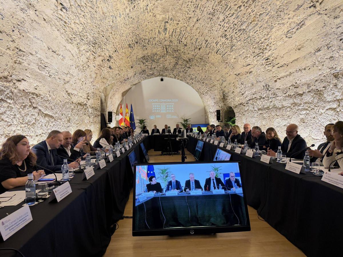Zamora. Angel Víctor Torres preside el miércoles en Zamora la reunión de la CICAPE El ministro de Política Territorial y Memoria Democrática, Ángel Víctor Torres, presidirá la reunión de la Comisión Interministerial de Coordinación de la Administración Periférica del Estado (CICAPE)