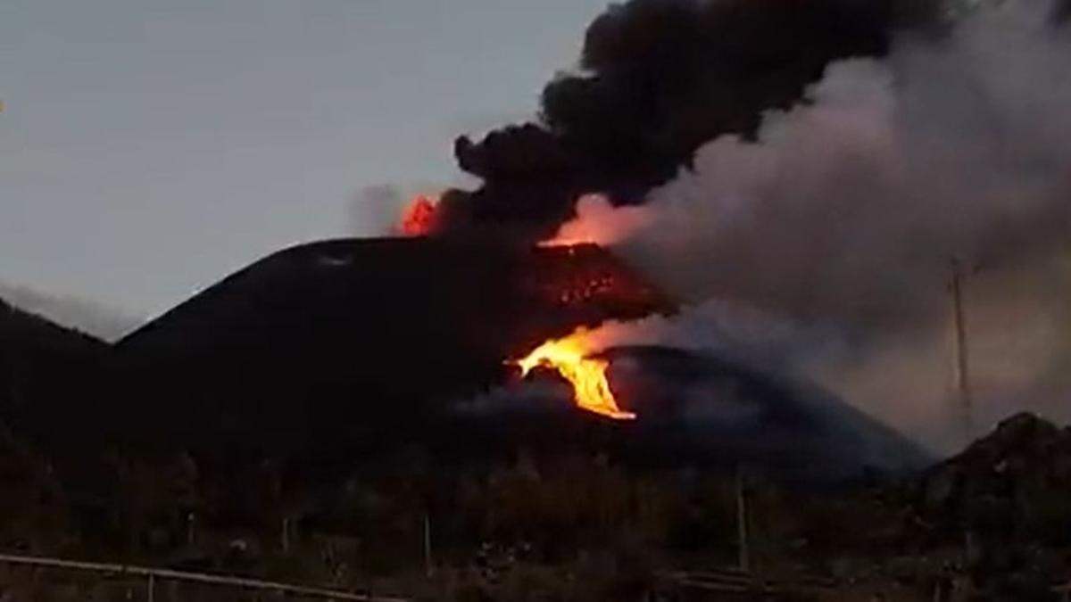 La colada norte del volcán de La Palma se para en La Laguna