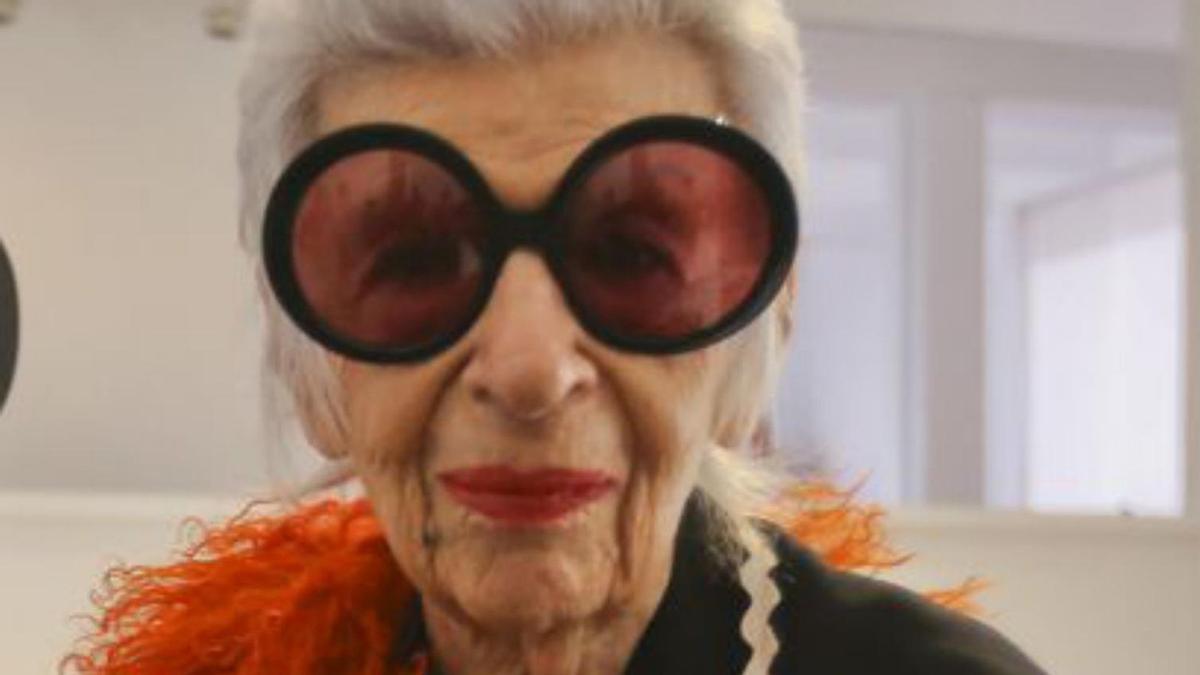 La llegendària icona de la moda Iris  Apfel mor als  102 anys