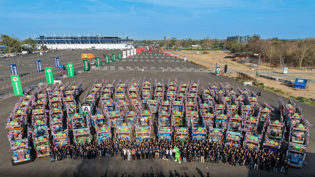 El circuito de Buriram tiene más de 200 camiones para trasladar a los aficionados.