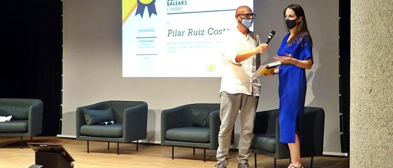 Pilar Ruiz Costa recoge el premio #PeriodismoResponsable en el CaixaForum de Palma. | D. I.