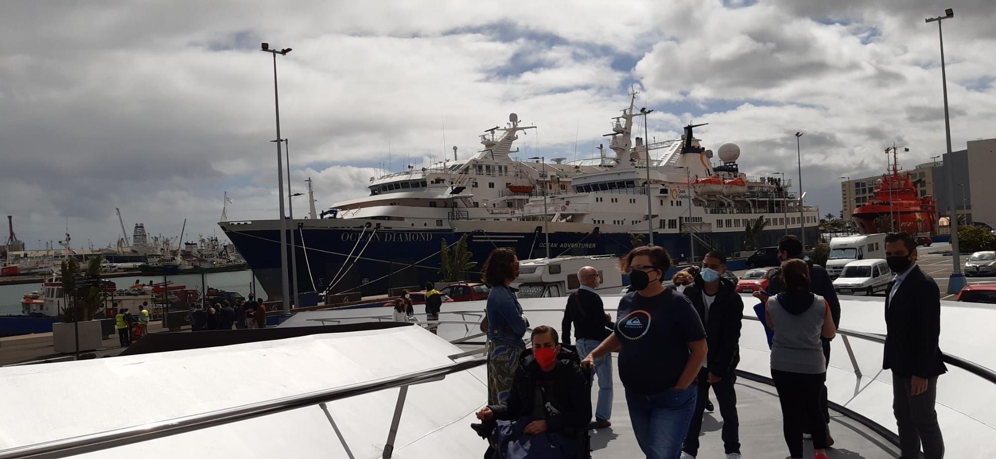 El Puerto queda conectado a la ciudad con la inauguración de la pasarela 'Onda atlántica'