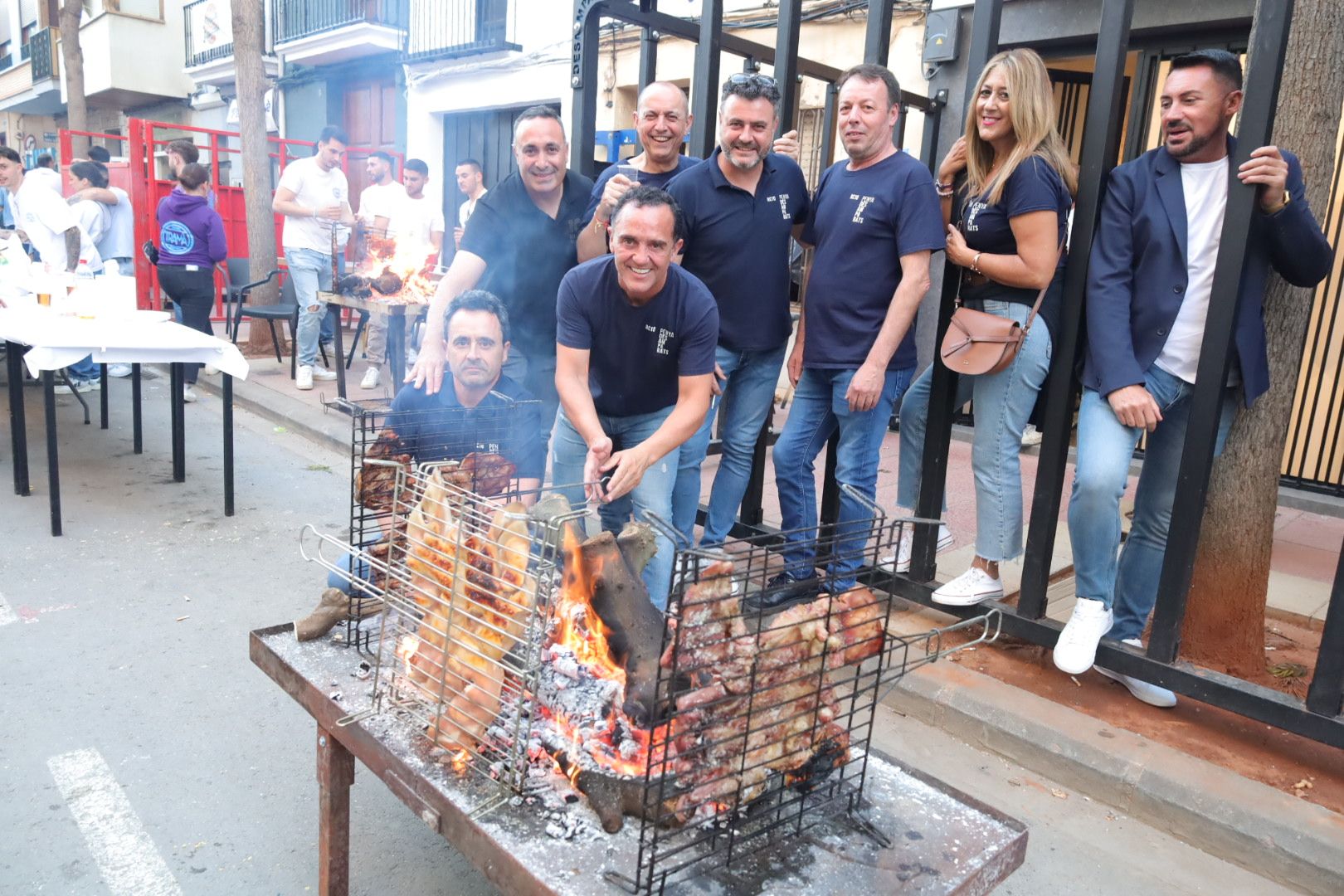 FOTOGALERÍA I Las imágenes de la Nit de la Xulla y del encuentro de elaboración de allioli de las fiestas de Vila-real
