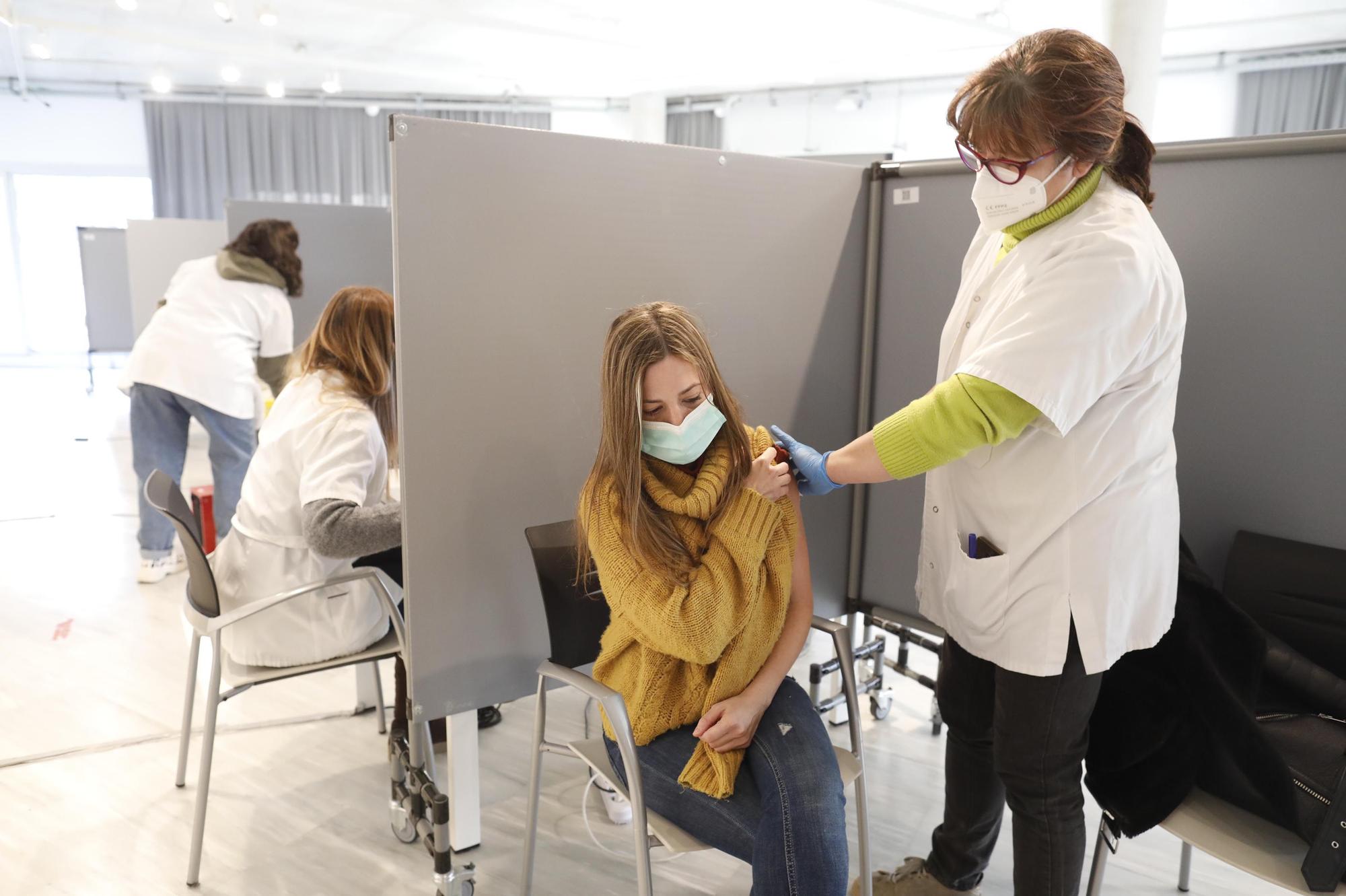 Girona vacuna sense cita prèvia per compensar les anul·lacions