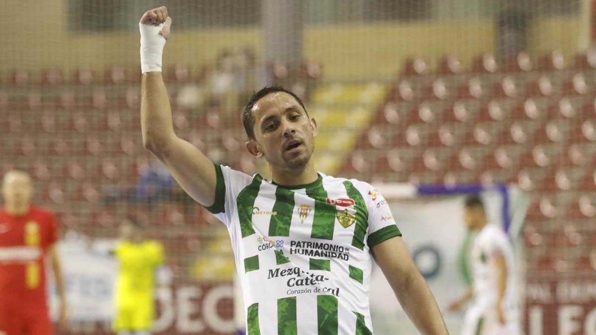 Caio celebra uno de los goles marcados ante el Santa Coloma.