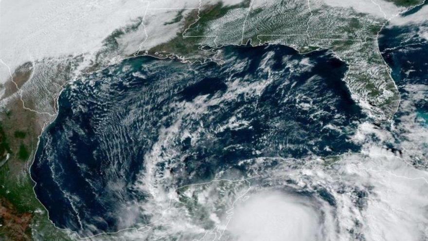 El huracán Zeta toma fuerza y se acerca a las costas del Caribe mexicano