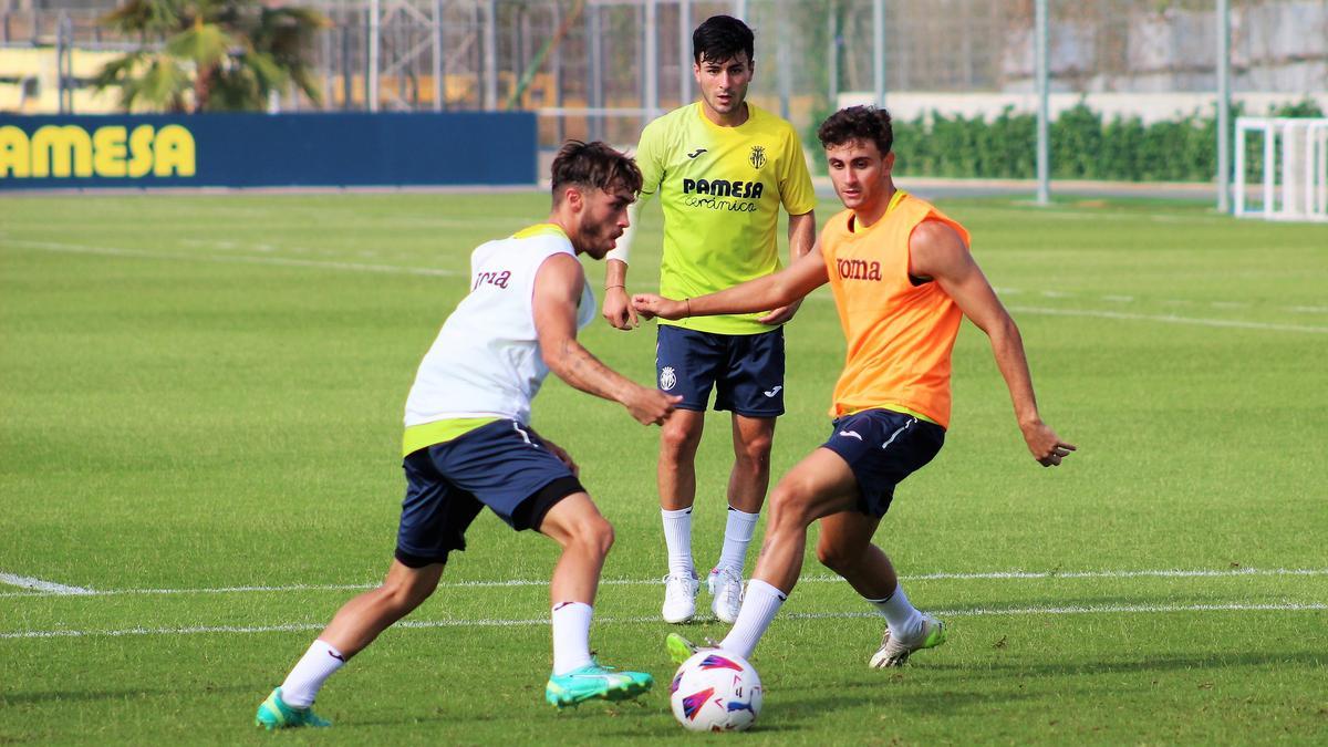 Adrià Altimira, Rodrigo Alonso y Álex Forés, durante el entrenamiento del pasado sábado.