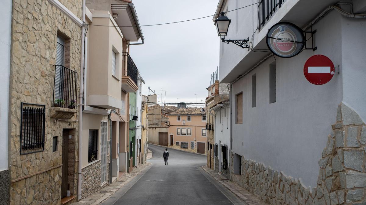 Venta del Moro, un dels municipis amb el parc automobilístic més vell.