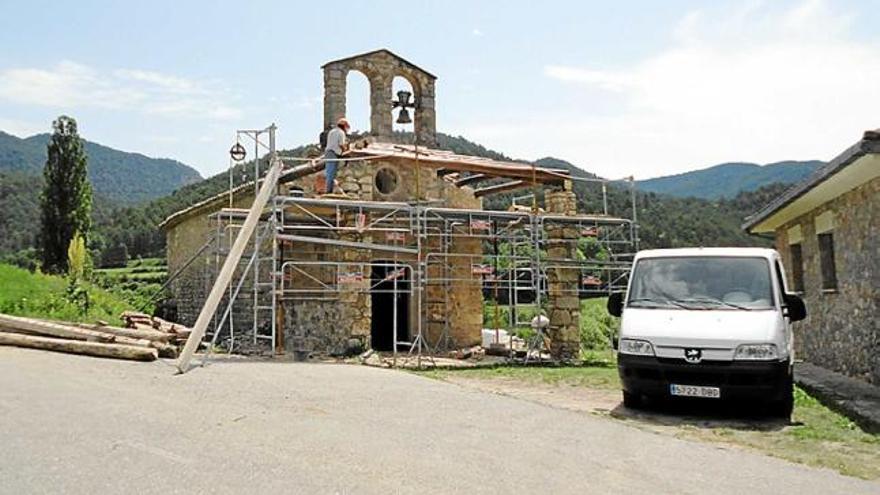 Obres de millora a la coberta de l&#039;església de Santa Maria de Valls