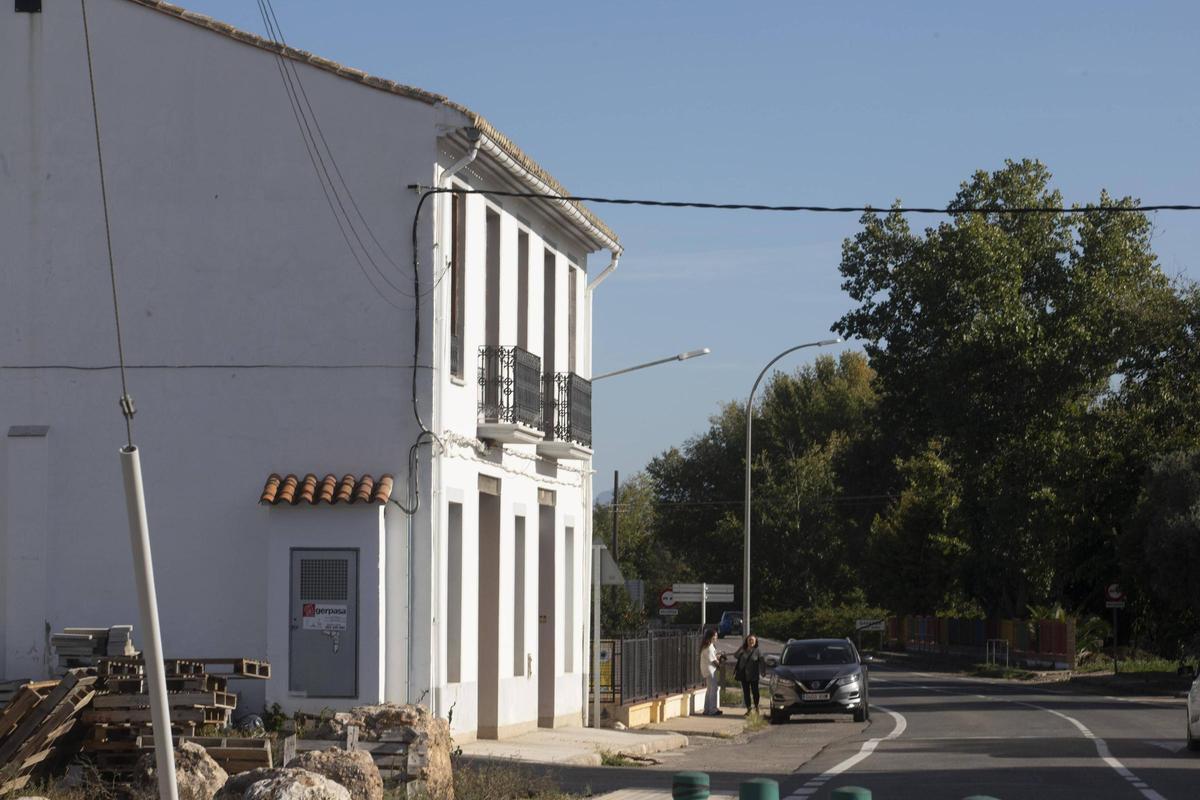 Acceso al casco antiguo de Gavarda, en una imagen de hace unas semanas.