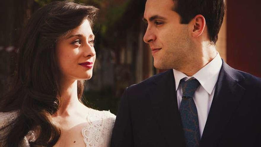 Elena Rivera y Ricardo Gómez, en una escena del capítulo de la boda de Karina y Carlos Alcántara.