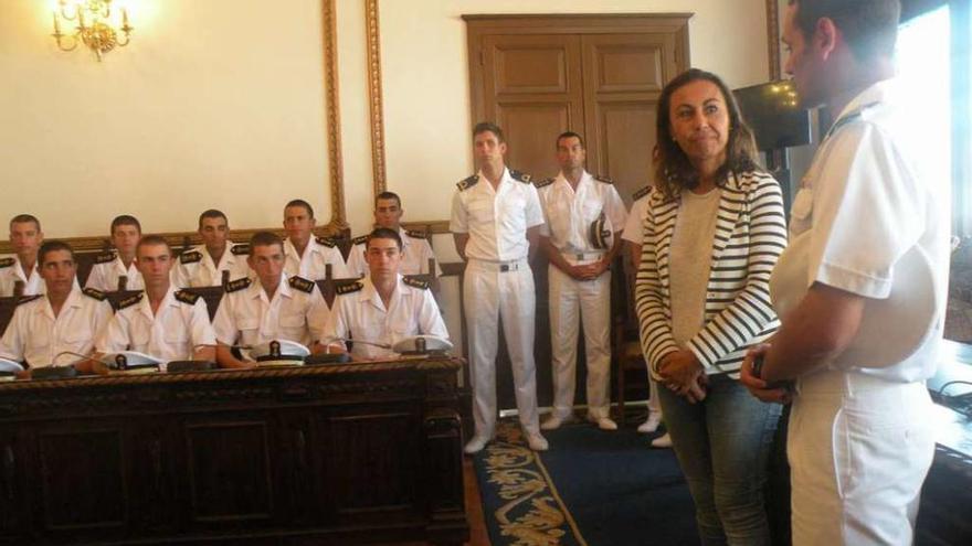 La alcaldesa ofreció ayer una recepción a los nuevos alumnos. // Santos Álvarez