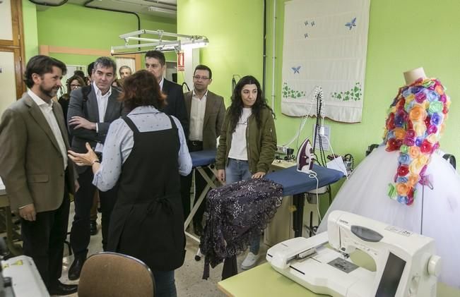 09/12/2016 EDUCACIÓN POLÍTICA  visita del presidente del gobierno Fernando Clavijo ey el presidente del cabildo de tenerife Carlos Alonso al Centro de Formación Profesional IES  Las Indias para explicar el proyectri Enlaza