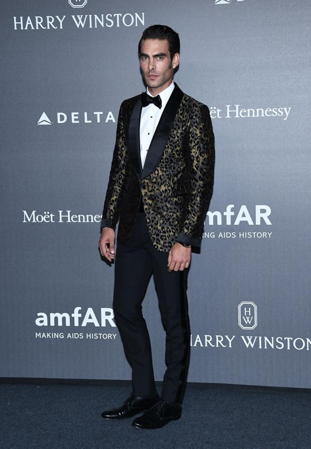 Jon Kortajarena en la gala amfAR de Milán 2017