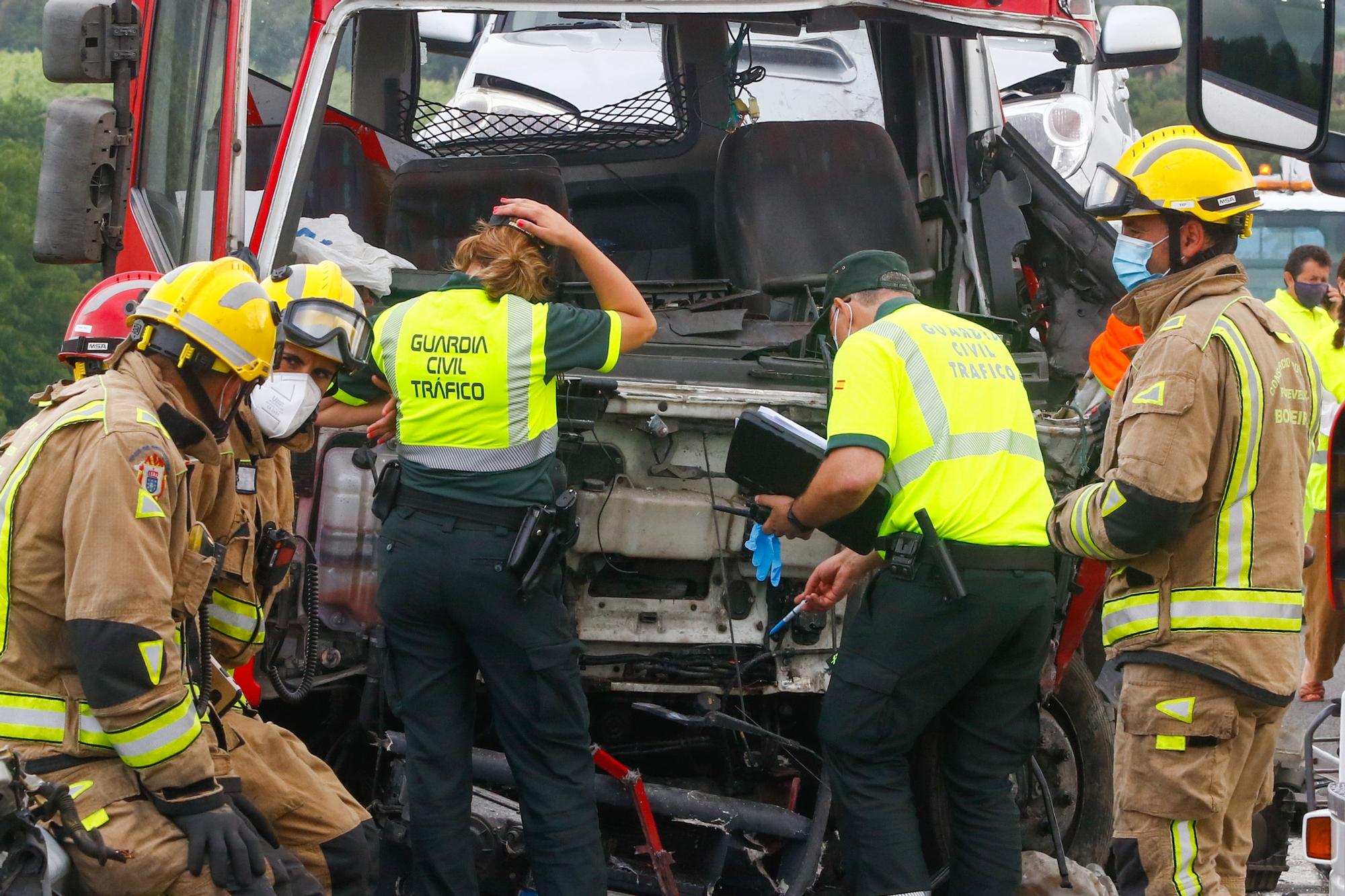 Un accidente en la vía rápida de O Salnés se salda con una persona muerta y un herido grave