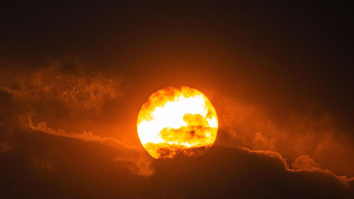 Sol escondido por la nubosidad del cielo