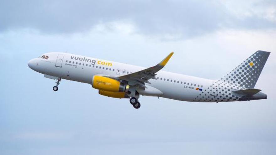 Vueling sólo ofrece 144 vuelos a Londres, frente a los 156 que exigió el Principado en el concurso internacional