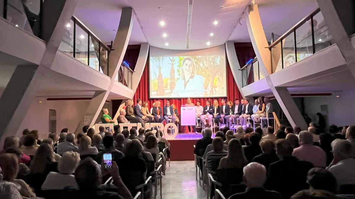 Lourdes Aznar presenta la candidatura del PP de Crevillent en la Casa de Cultura