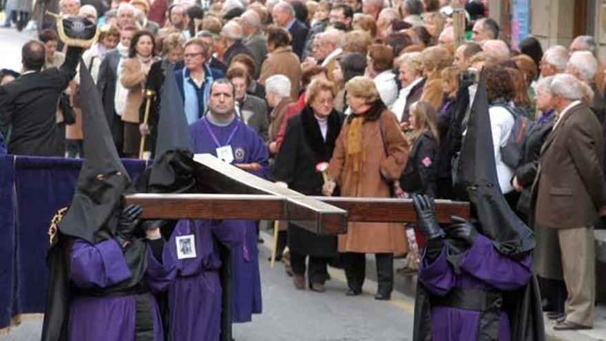 Un momento de la procesión del Santo Entierro celebrada el Viernes en Vilagarcía.