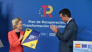 El presidente del Gobierno, Pedro Sánchez, y la presidenta de la Comisión Europea, Ursula von der Leyen, en presentación de los fondos europeos.