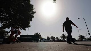 Calor, calima y máximas de hasta 35 °C en Canarias: así 'afectará' la primera ola de calor del verano