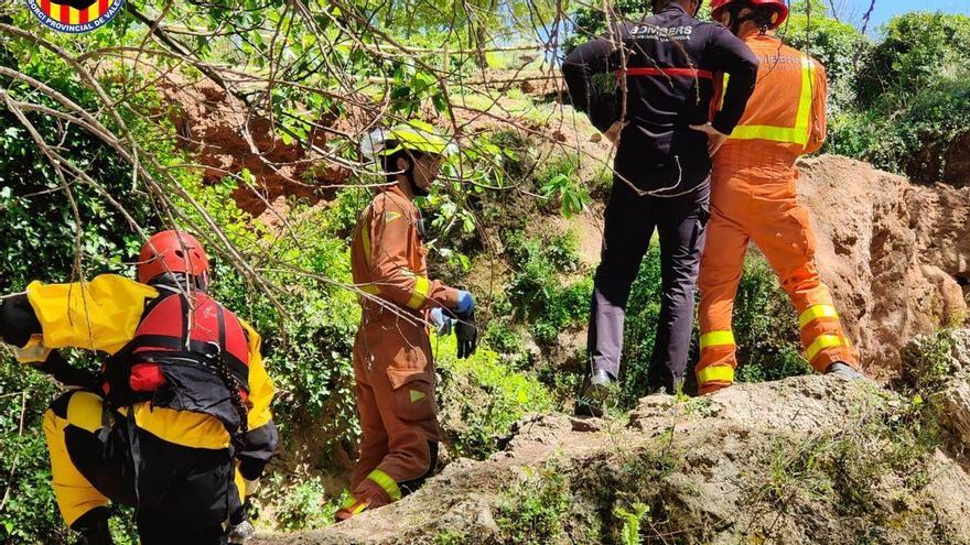 Auxilian a una mujer tras sufrir una caída en los Chorradores de Navarrés